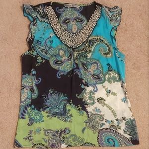 🦋 3/$30 Sleeveless paisley pearl detail blouse